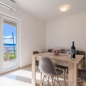 https://apartmani-dupor.hotelinzadar.com